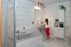 Bad mit Dusche u. Wanne